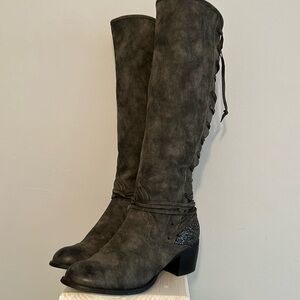 Country Fried Chicks!!!